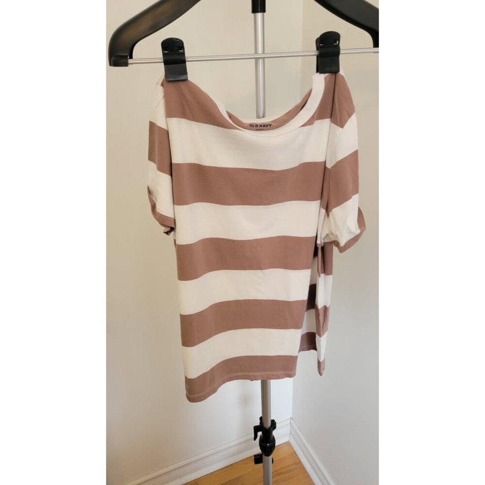 Old Navy T Shirt L